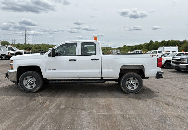 Image of Chevrolet 2500 equipment image 1