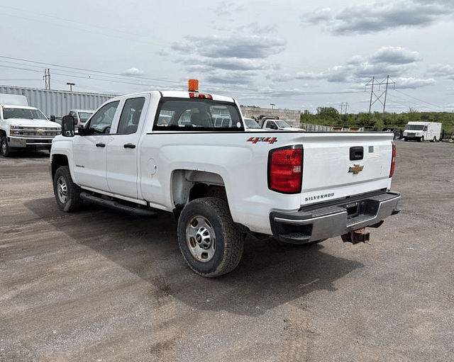Image of Chevrolet 2500 equipment image 2