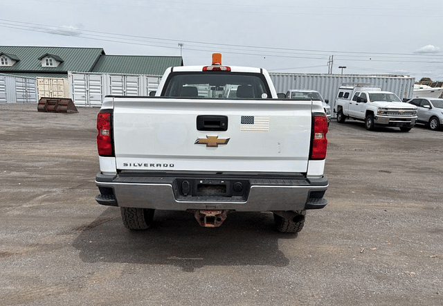 Image of Chevrolet 2500 equipment image 3