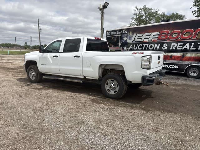 Image of Chevrolet 2500HD equipment image 2