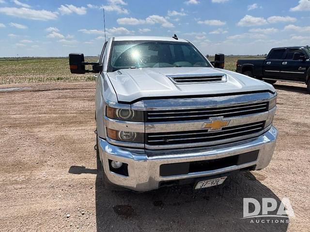 Image of Chevrolet 2500HD equipment image 3