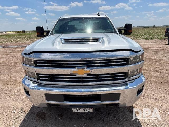 Image of Chevrolet 2500HD equipment image 2