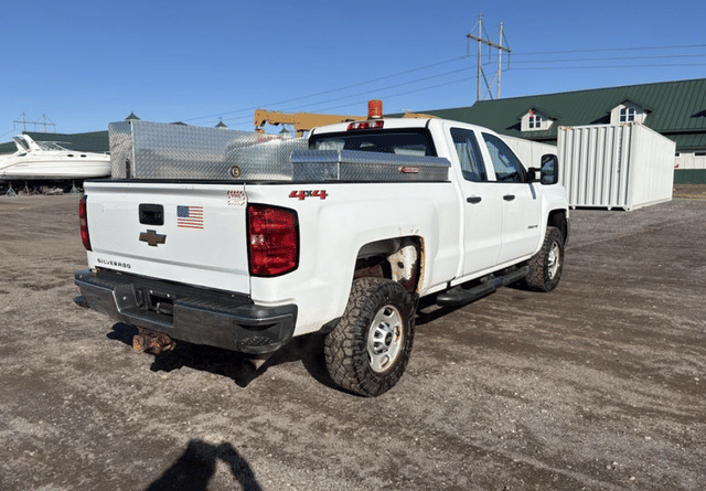 Image of Chevrolet 2500HD equipment image 4