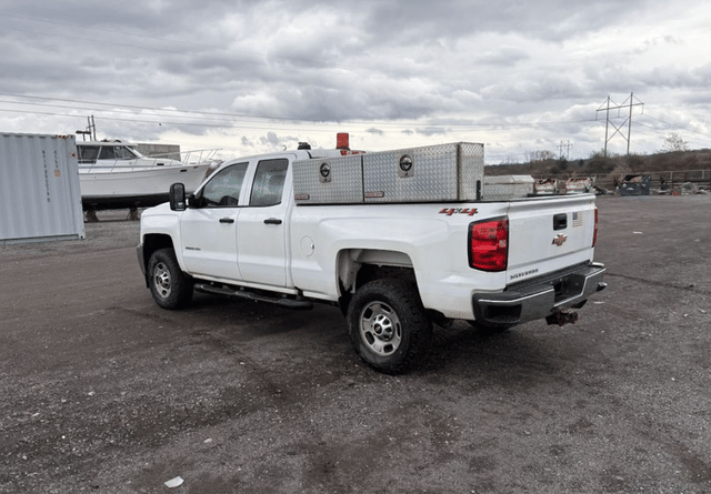 Image of Chevrolet 2500HD equipment image 2