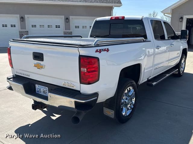 Image of Chevrolet 2500HD equipment image 4