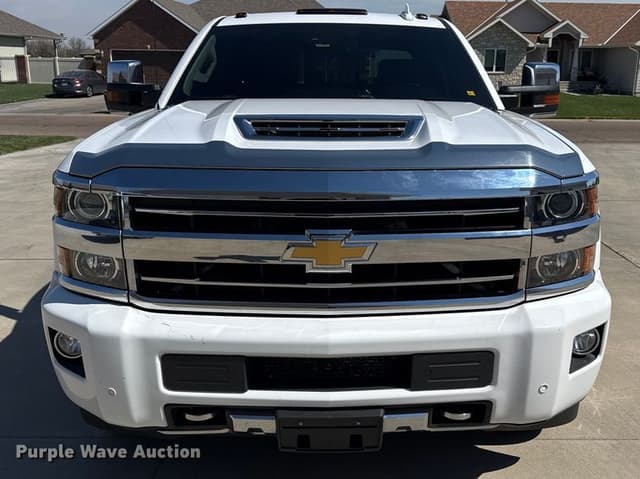 Image of Chevrolet 2500HD equipment image 1