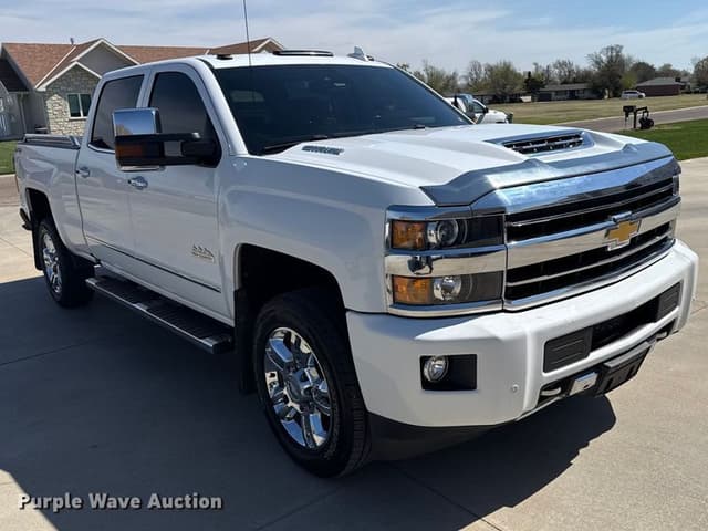 Image of Chevrolet 2500HD equipment image 2