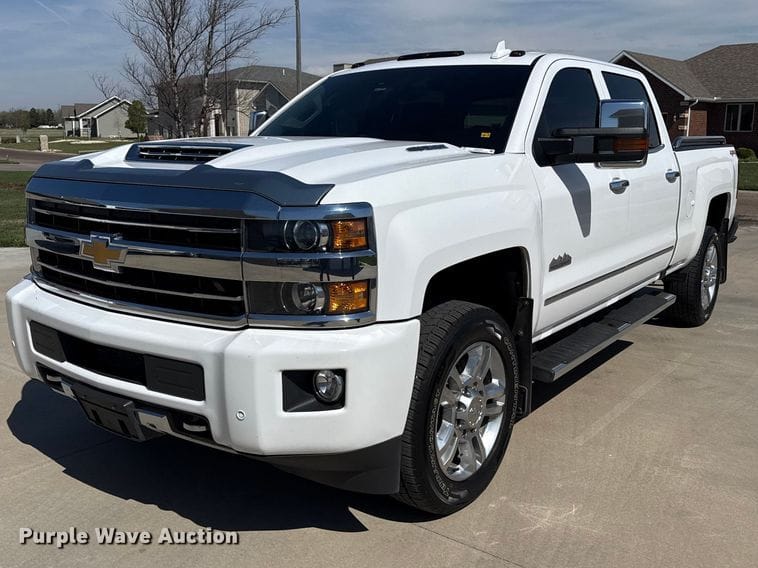 2018 Chevrolet 2500HD Equipment Image0