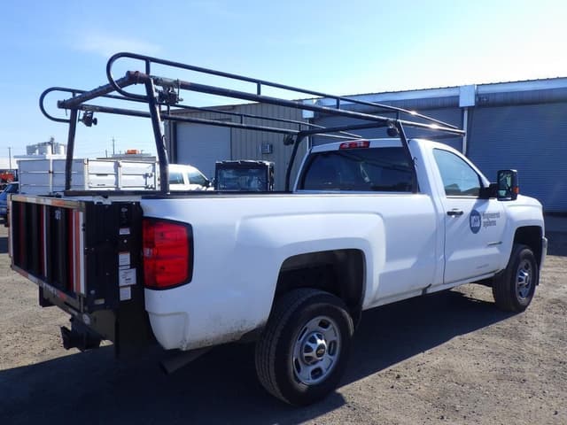 Image of Chevrolet 2500HD equipment image 2