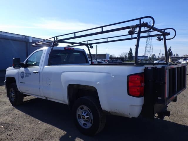 Image of Chevrolet 2500HD equipment image 3