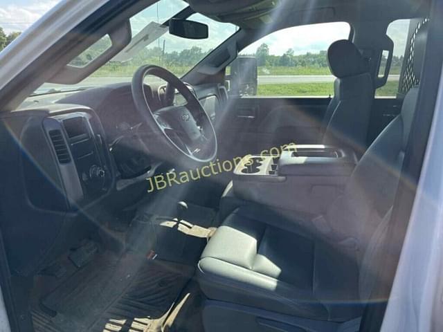Image of Chevrolet 2500HD equipment image 4
