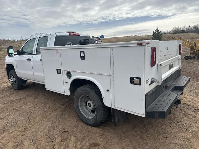 Image of Chevrolet 3500 equipment image 2