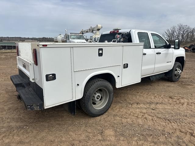 Image of Chevrolet 3500 equipment image 4