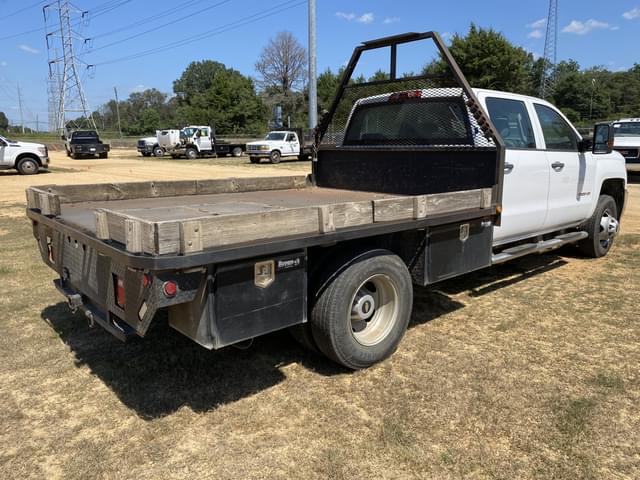 Image of Chevrolet 3500 equipment image 2