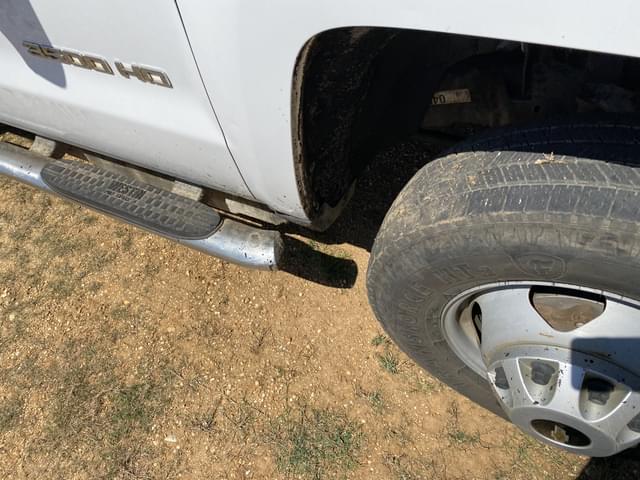 Image of Chevrolet 3500 equipment image 4