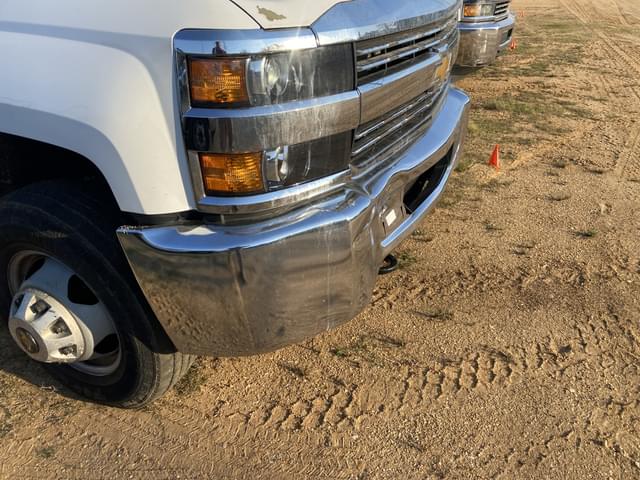Image of Chevrolet 3500HD equipment image 4