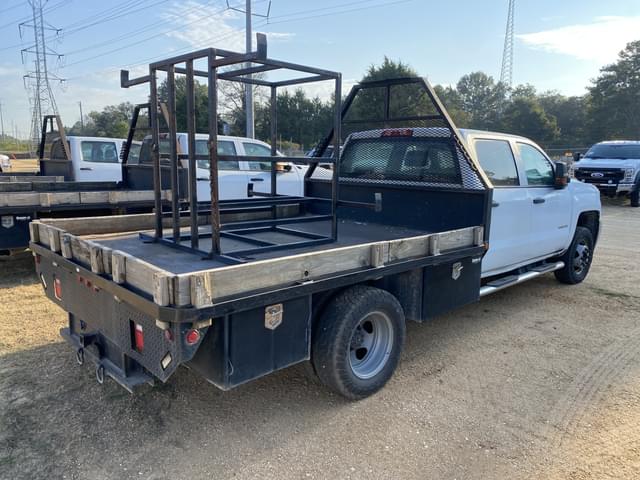 Image of Chevrolet 3500HD equipment image 3
