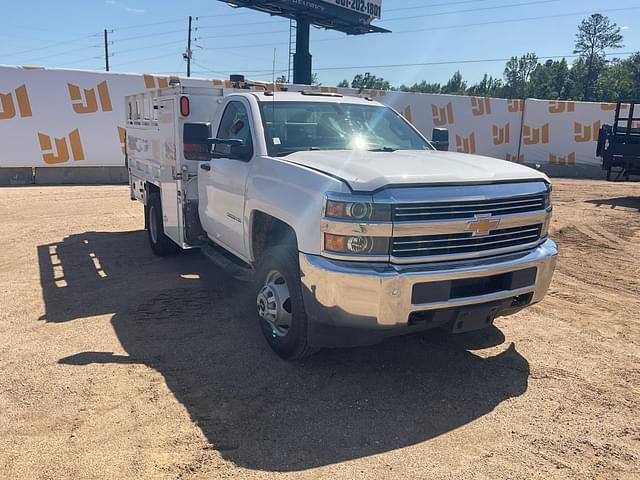 Image of Chevrolet 3500HD equipment image 2