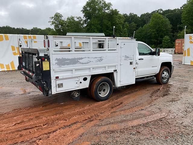 Image of Chevrolet 3500 equipment image 4