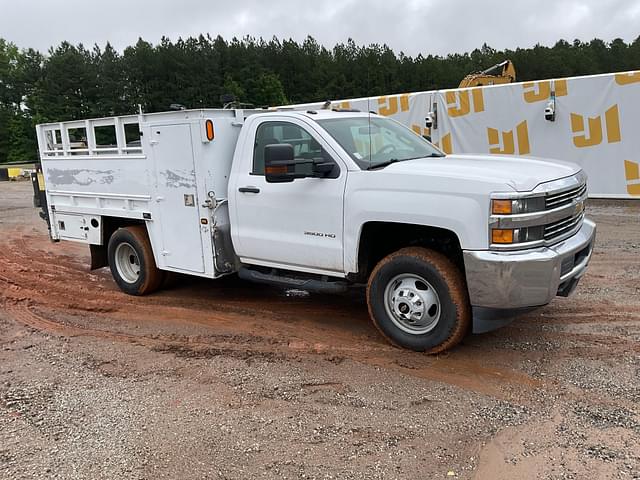 Image of Chevrolet 3500 equipment image 2