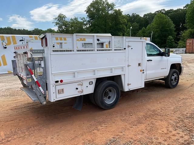 Image of Chevrolet 3500 equipment image 4