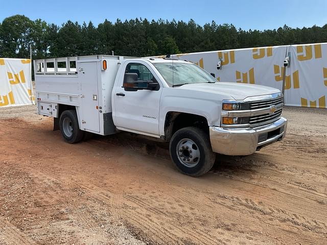 Image of Chevrolet 3500 equipment image 2