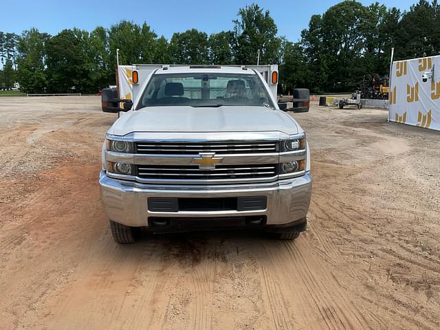 Image of Chevrolet 3500 equipment image 1