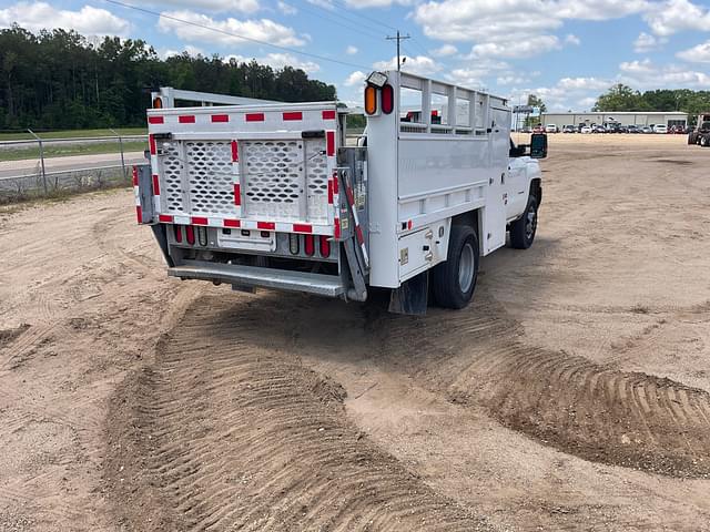 Image of Chevrolet 3500HD equipment image 4