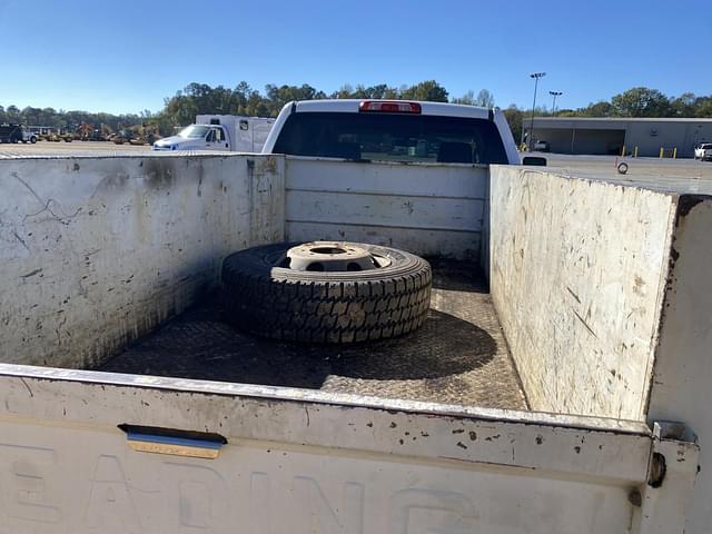 Image of Chevrolet 3500HD equipment image 4