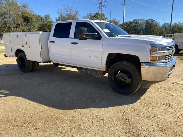 Image of Chevrolet 3500HD equipment image 3