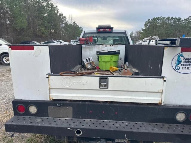 Image of Chevrolet 3500HD equipment image 4