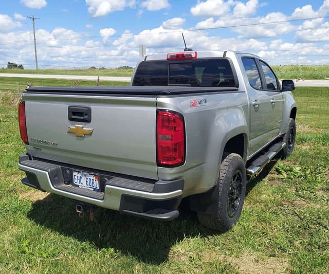 Image of Chevrolet Colorado equipment image 2