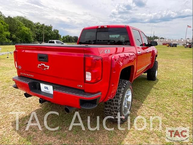 Image of Chevrolet Silverado equipment image 4