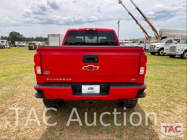 Image of Chevrolet Silverado equipment image 3