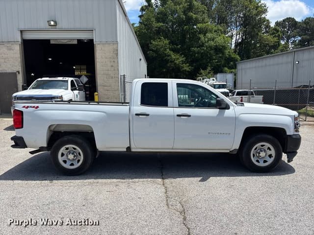 Image of Chevrolet 1500 equipment image 3