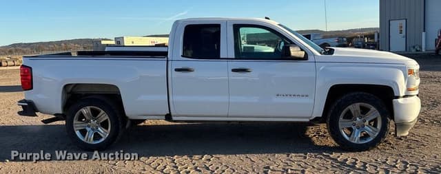 Image of Chevrolet 1500 equipment image 3