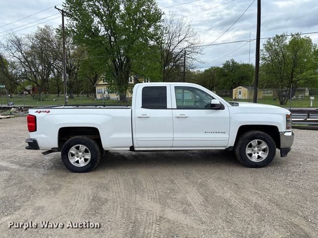 Image of Chevrolet 1500 equipment image 3