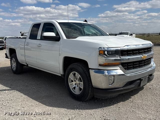 Image of Chevrolet Silverado equipment image 2