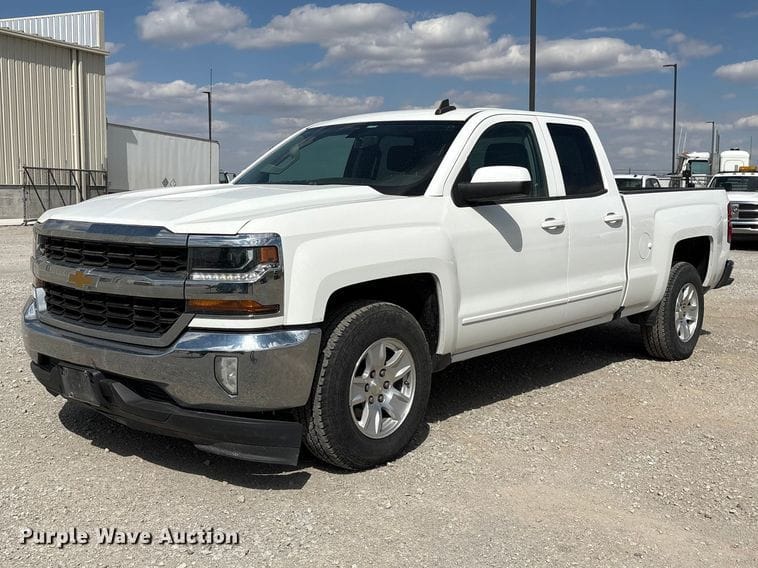 2018 Chevrolet Silverado Equipment Image0