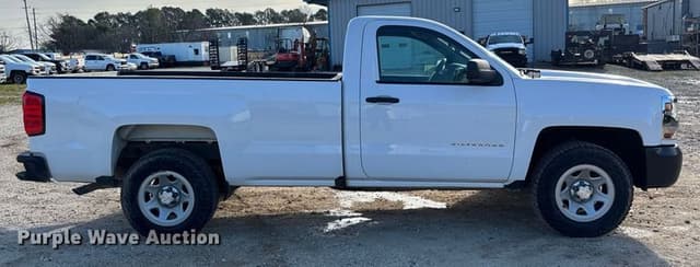 Image of Chevrolet 1500 equipment image 3