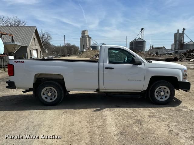 Image of Chevrolet 1500 equipment image 3