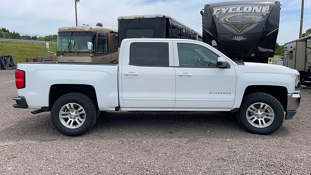 Image of Chevrolet 1500 equipment image 3