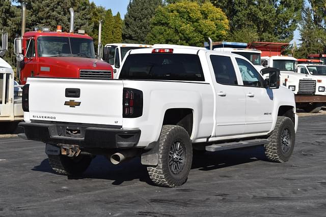 Image of Chevrolet 2500HD equipment image 4