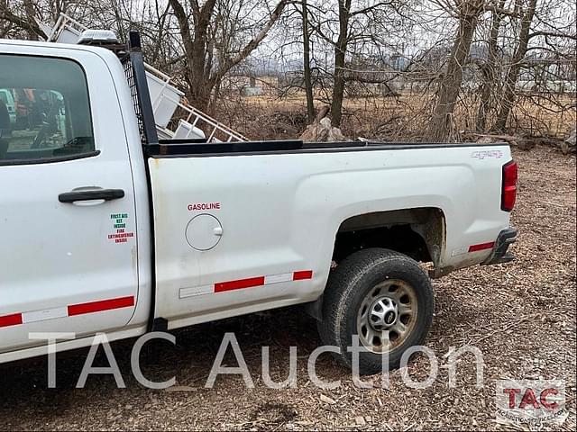 Image of Chevrolet 2500HD equipment image 3