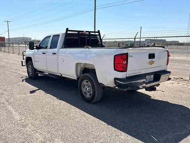 Image of Chevrolet 2500HD equipment image 3