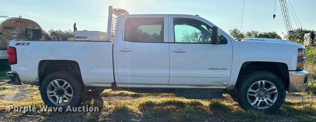 Image of Chevrolet 2500HD equipment image 3