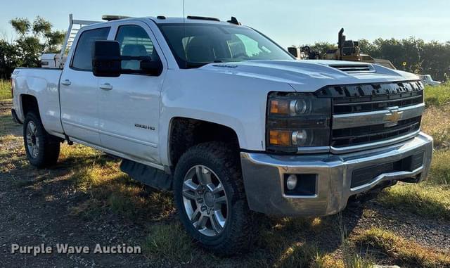 Image of Chevrolet 2500HD equipment image 2