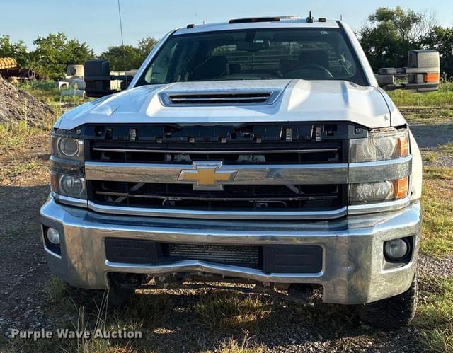 Image of Chevrolet 2500HD equipment image 1