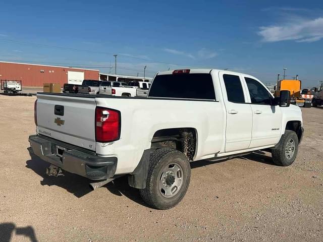 Image of Chevrolet 2500HD equipment image 2