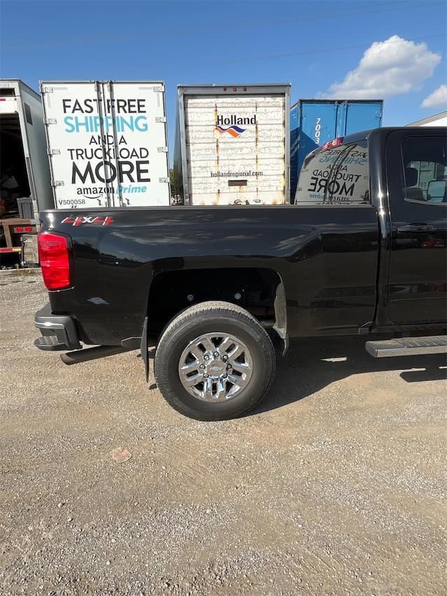 Image of Chevrolet 2500HD equipment image 3